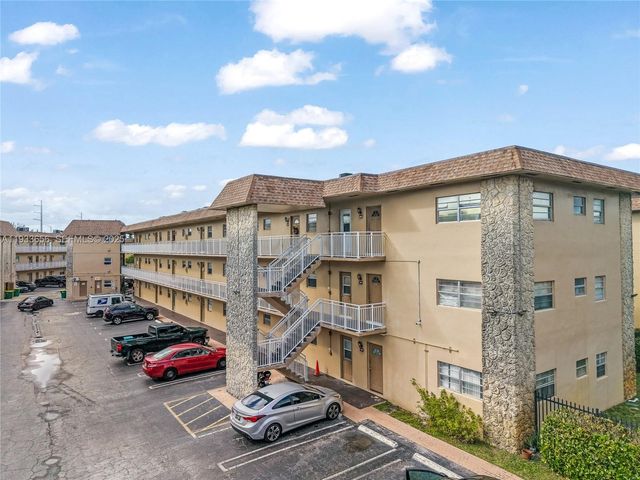 5021 W Oakland Park Blvd 312, Lauderdale Lakes, FL 33313