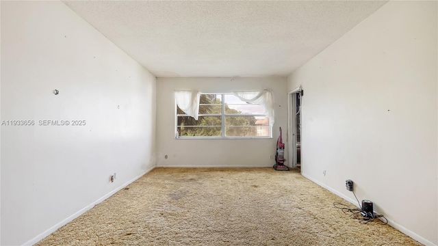 5021 W Oakland Park Blvd 312, Lauderdale Lakes, FL 33313