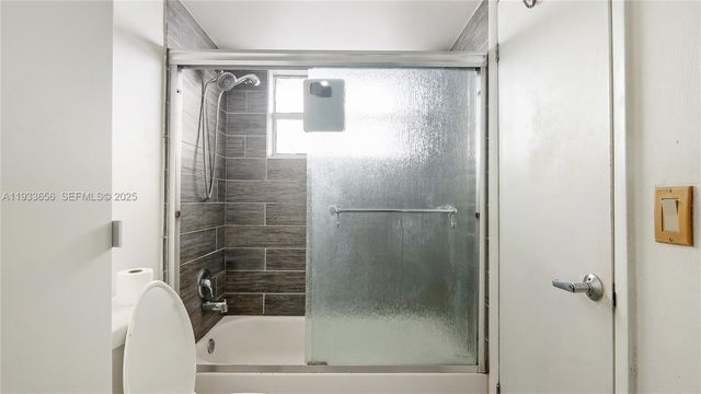 5021 W Oakland Park Blvd 312, Lauderdale Lakes, FL 33313