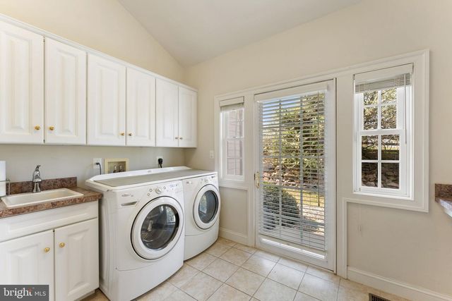35047 SNICKERSVILLE TPKE, Round Hill, VA 20141