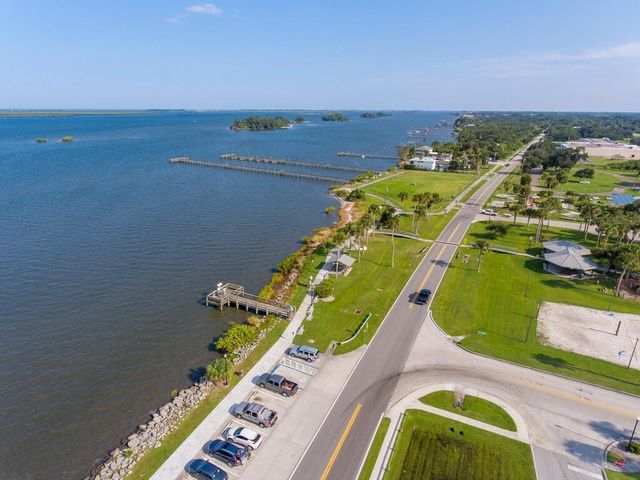 11171 Airport Drive, Sebastian, FL 32958