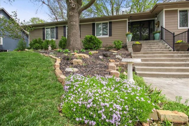205 Saponi Lane, Lake Winnebago, MO 64034