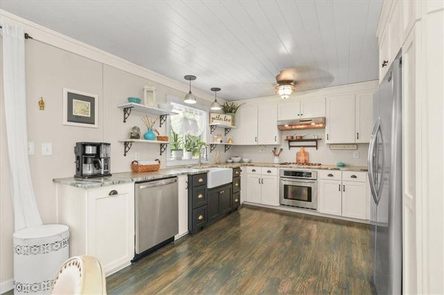 205 Saponi Lane, Lake Winnebago, MO 64034