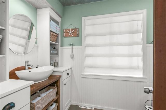 205 Saponi Lane, Lake Winnebago, MO 64034