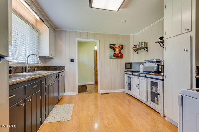 125 Meadow Wood Drive, Bristol, TN 37620