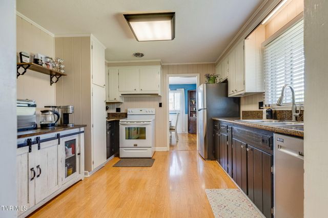 125 Meadow Wood Drive, Bristol, TN 37620