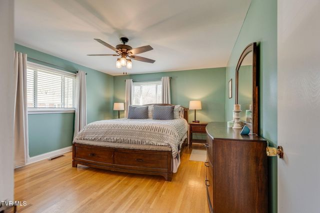 125 Meadow Wood Drive, Bristol, TN 37620