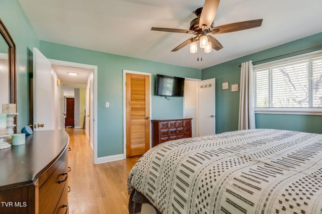 125 Meadow Wood Drive, Bristol, TN 37620