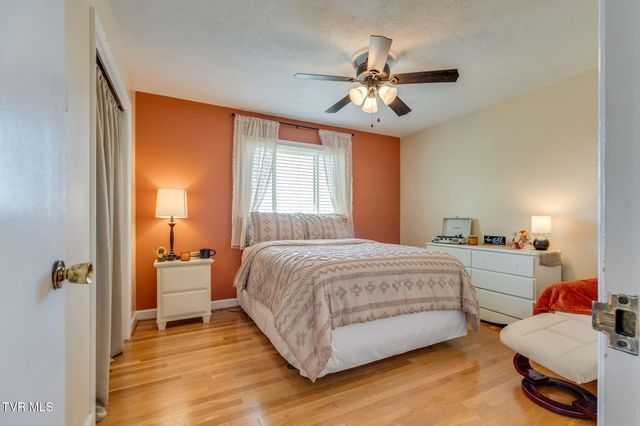 125 Meadow Wood Drive, Bristol, TN 37620