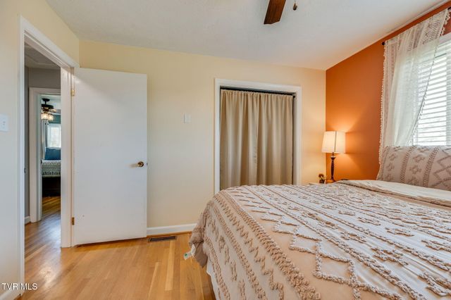 125 Meadow Wood Drive, Bristol, TN 37620