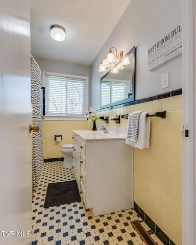 125 Meadow Wood Drive, Bristol, TN 37620