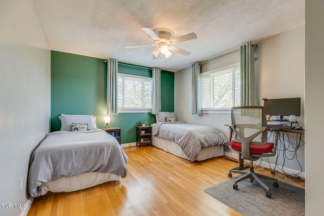 125 Meadow Wood Drive, Bristol, TN 37620