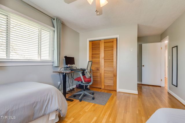 125 Meadow Wood Drive, Bristol, TN 37620