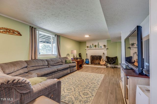 125 Meadow Wood Drive, Bristol, TN 37620