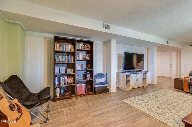 125 Meadow Wood Drive, Bristol, TN 37620