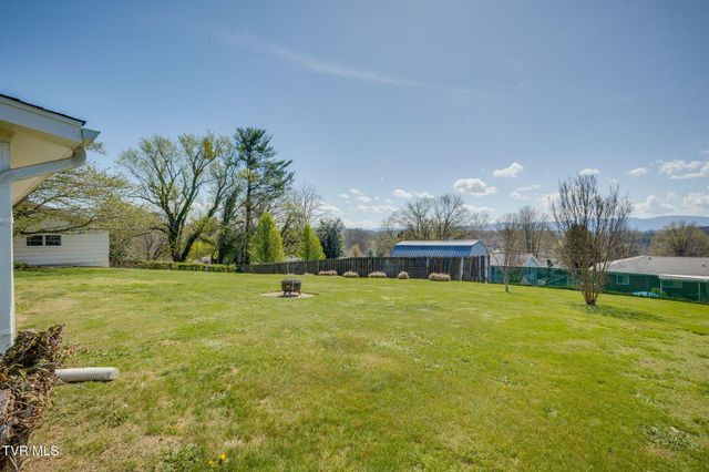 125 Meadow Wood Drive, Bristol, TN 37620