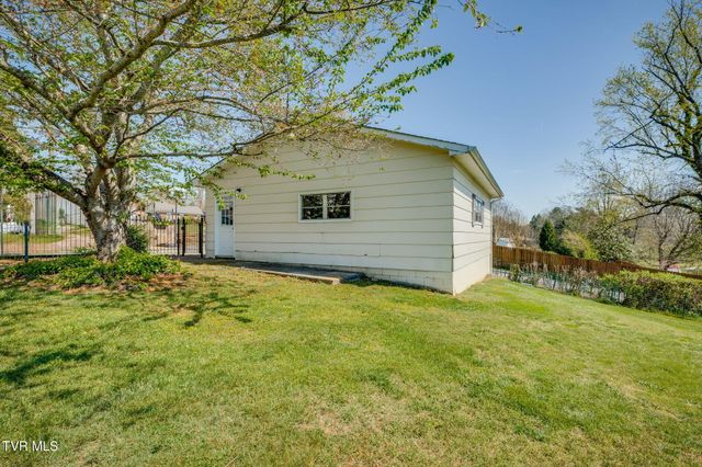 125 Meadow Wood Drive, Bristol, TN 37620