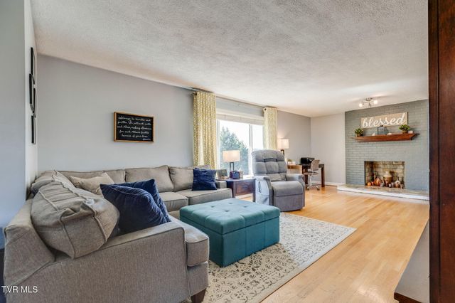 125 Meadow Wood Drive, Bristol, TN 37620