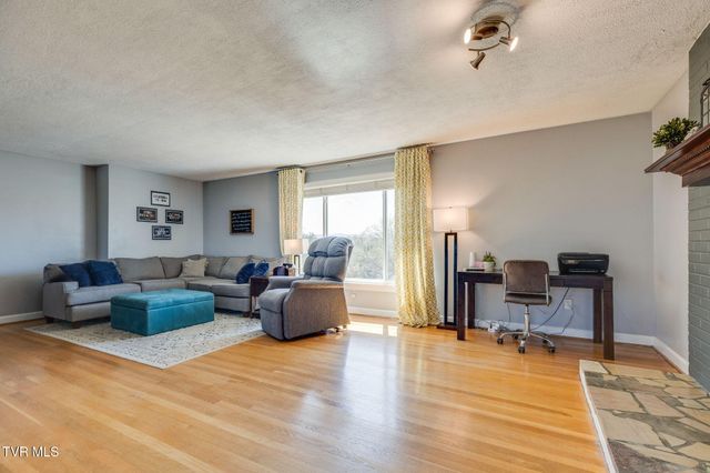 125 Meadow Wood Drive, Bristol, TN 37620