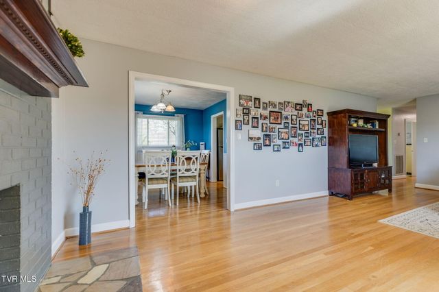 125 Meadow Wood Drive, Bristol, TN 37620