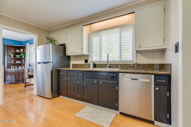 125 Meadow Wood Drive, Bristol, TN 37620