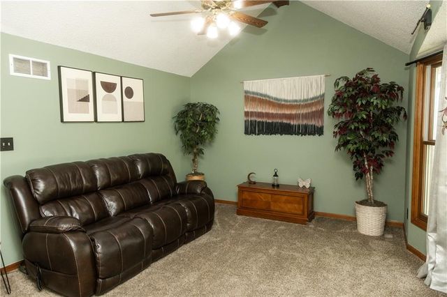 3220 S Bryn Mawr Drive, Independence, MO 64057
