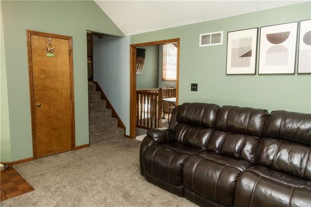 3220 S Bryn Mawr Drive, Independence, MO 64057