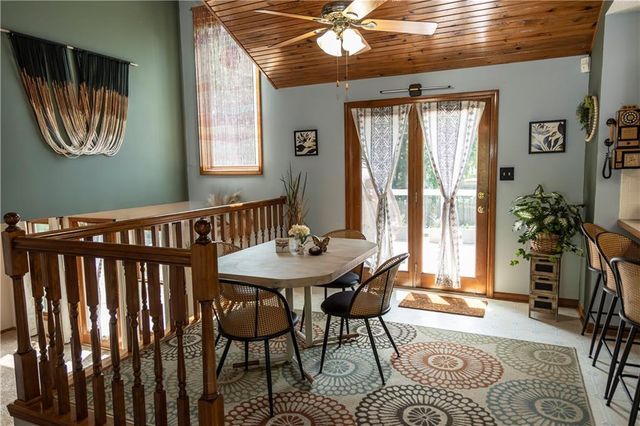3220 S Bryn Mawr Drive, Independence, MO 64057