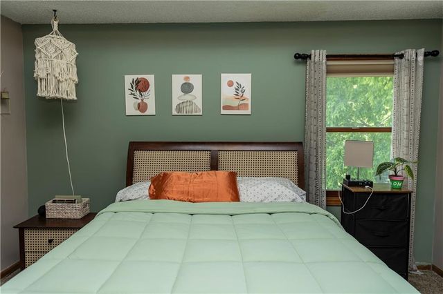 3220 S Bryn Mawr Drive, Independence, MO 64057