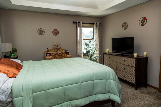 3220 S Bryn Mawr Drive, Independence, MO 64057