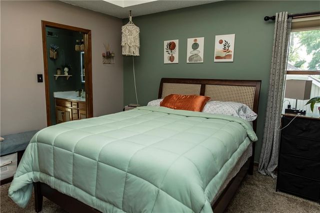 3220 S Bryn Mawr Drive, Independence, MO 64057