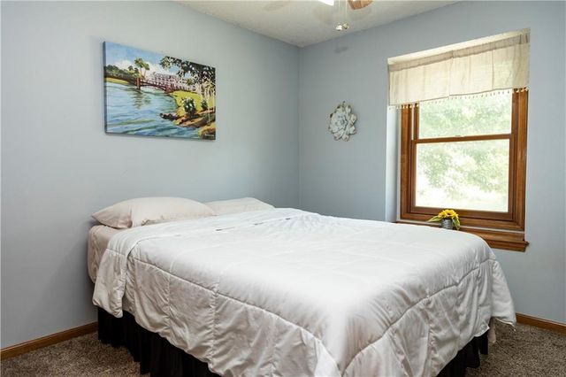 3220 S Bryn Mawr Drive, Independence, MO 64057