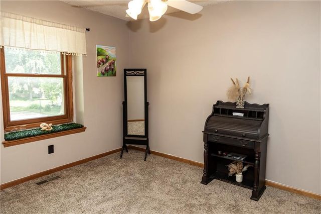 3220 S Bryn Mawr Drive, Independence, MO 64057