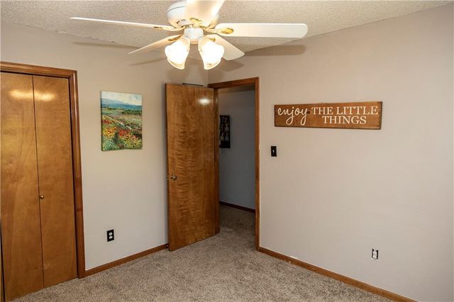 3220 S Bryn Mawr Drive, Independence, MO 64057