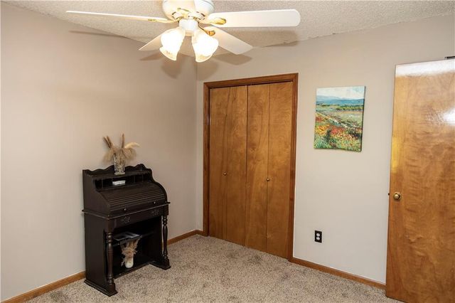 3220 S Bryn Mawr Drive, Independence, MO 64057