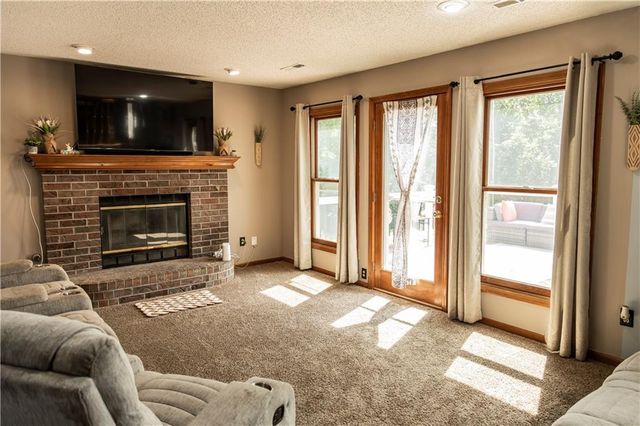 3220 S Bryn Mawr Drive, Independence, MO 64057