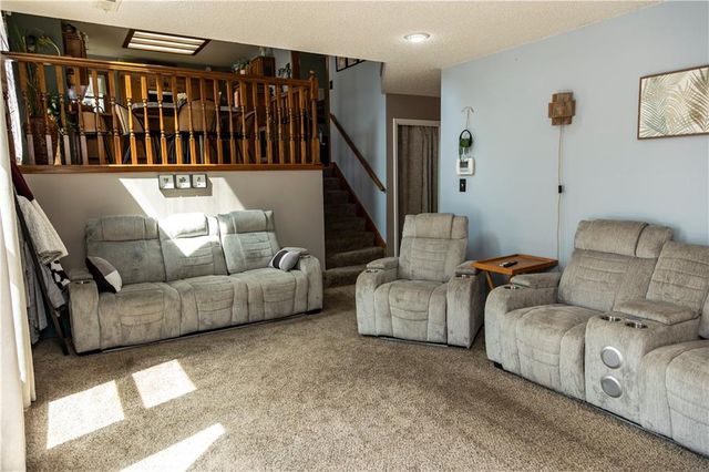 3220 S Bryn Mawr Drive, Independence, MO 64057