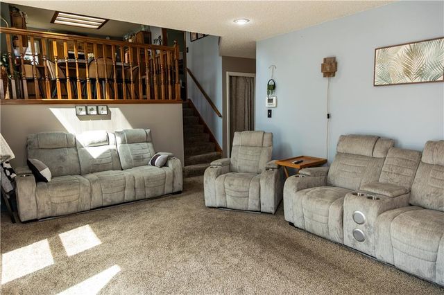 3220 S Bryn Mawr Drive, Independence, MO 64057