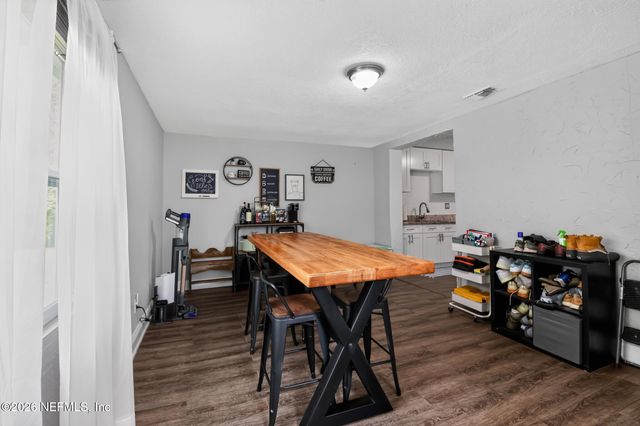 4014 HUNTER Circle, Jacksonville, FL 32207