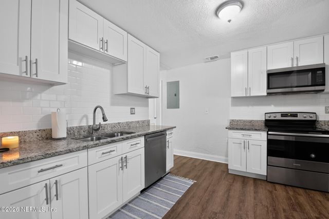 4014 HUNTER Circle, Jacksonville, FL 32207