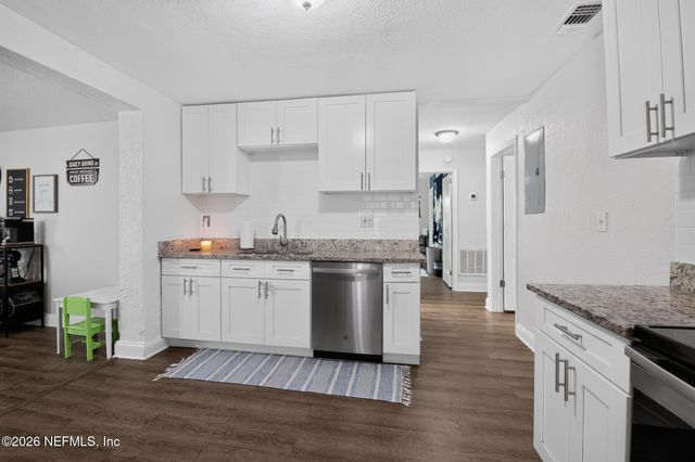 4014 HUNTER Circle, Jacksonville, FL 32207