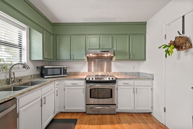 3014 Bob White Drive, Mary Esther, FL 32569