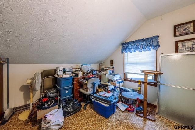 1801 Pinecrest Road, Bellevue, NE 68123