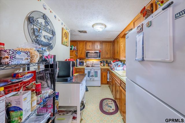 1801 Pinecrest Road, Bellevue, NE 68123