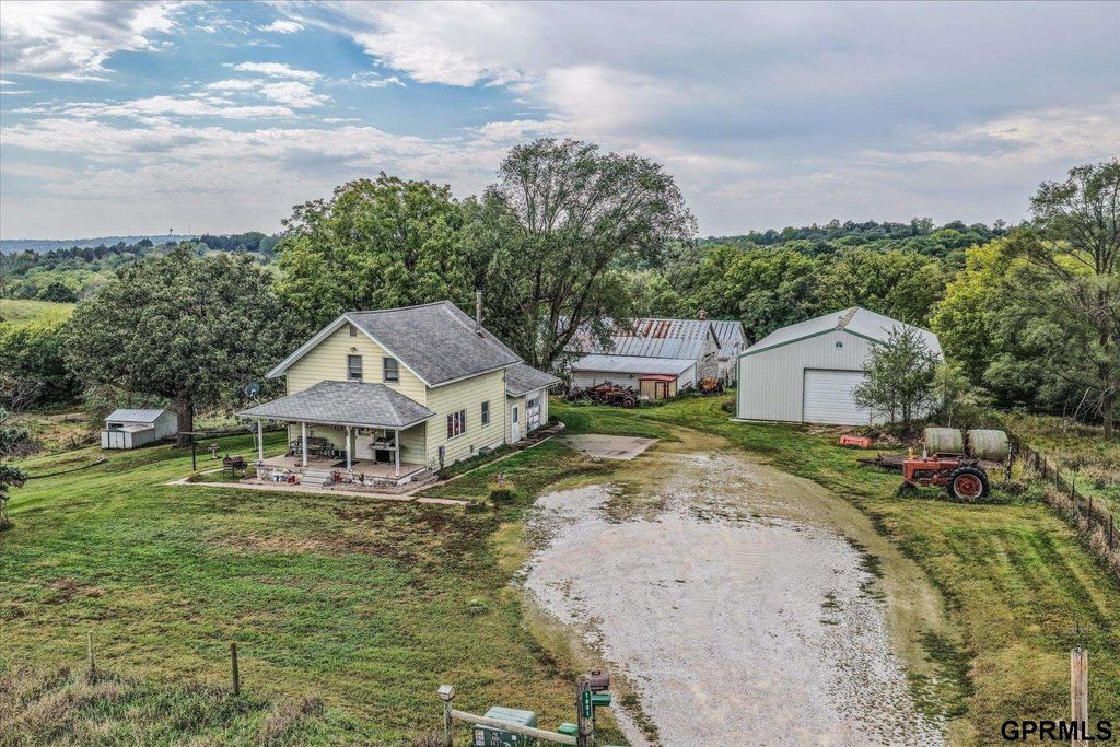1801 Pinecrest Road, Bellevue, NE 68123