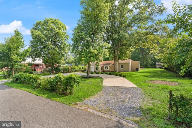 9106 BALLARD LN, Clinton, MD 20735