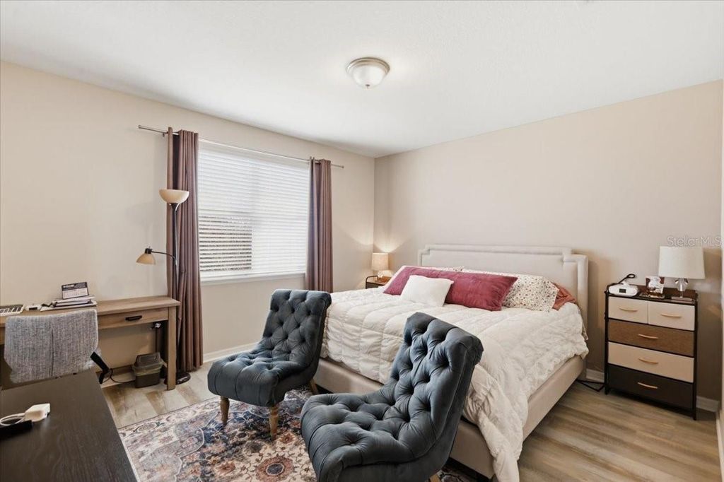 Image 11 of property listing at 4915 SOUTHLAWN AVENUE, Orlando, FL 32811