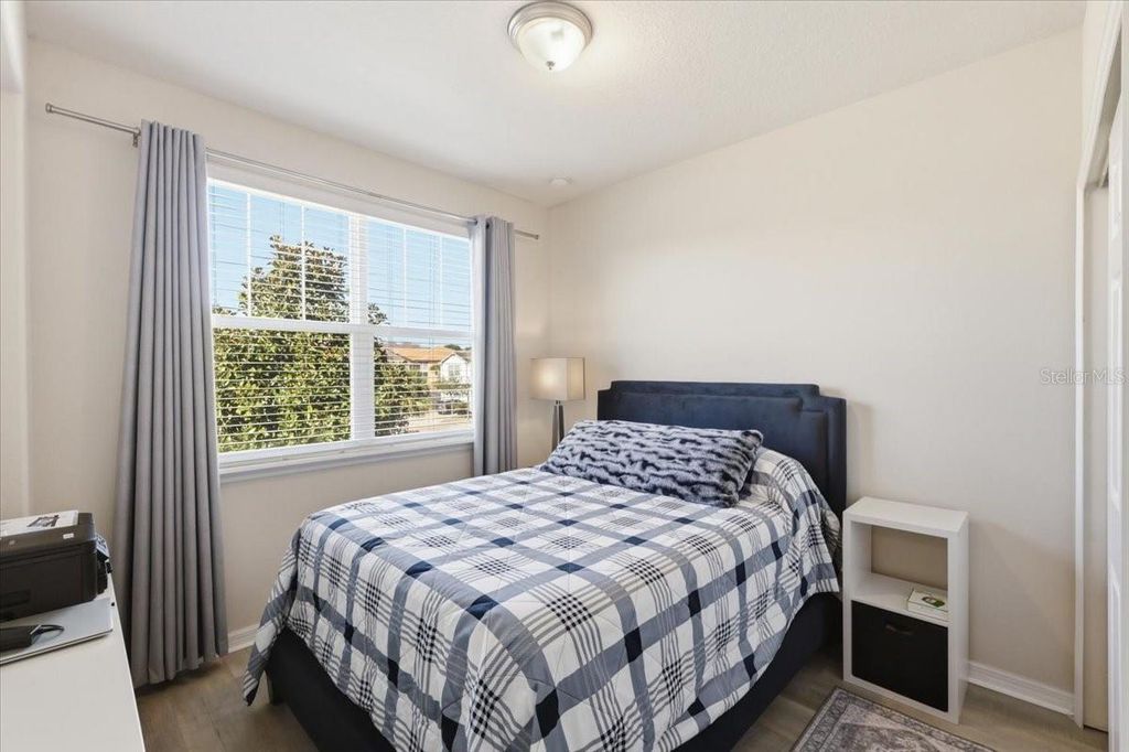 Image 14 of property listing at 4915 SOUTHLAWN AVENUE, Orlando, FL 32811