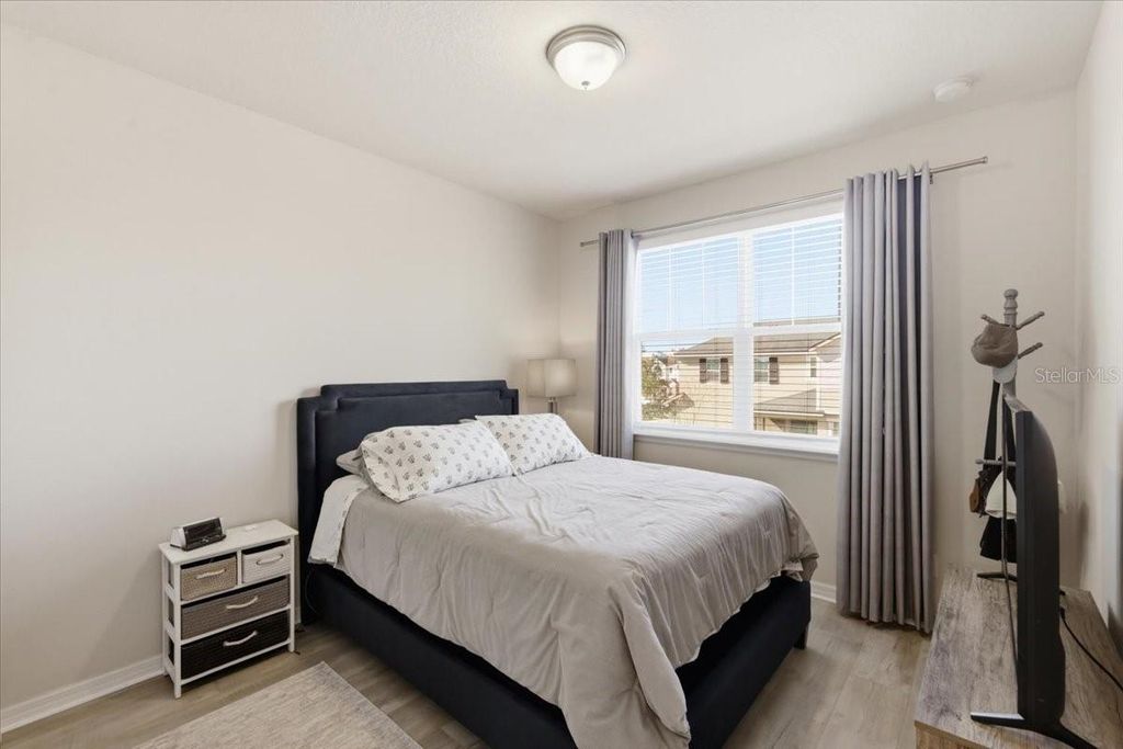 Image 16 of property listing at 4915 SOUTHLAWN AVENUE, Orlando, FL 32811