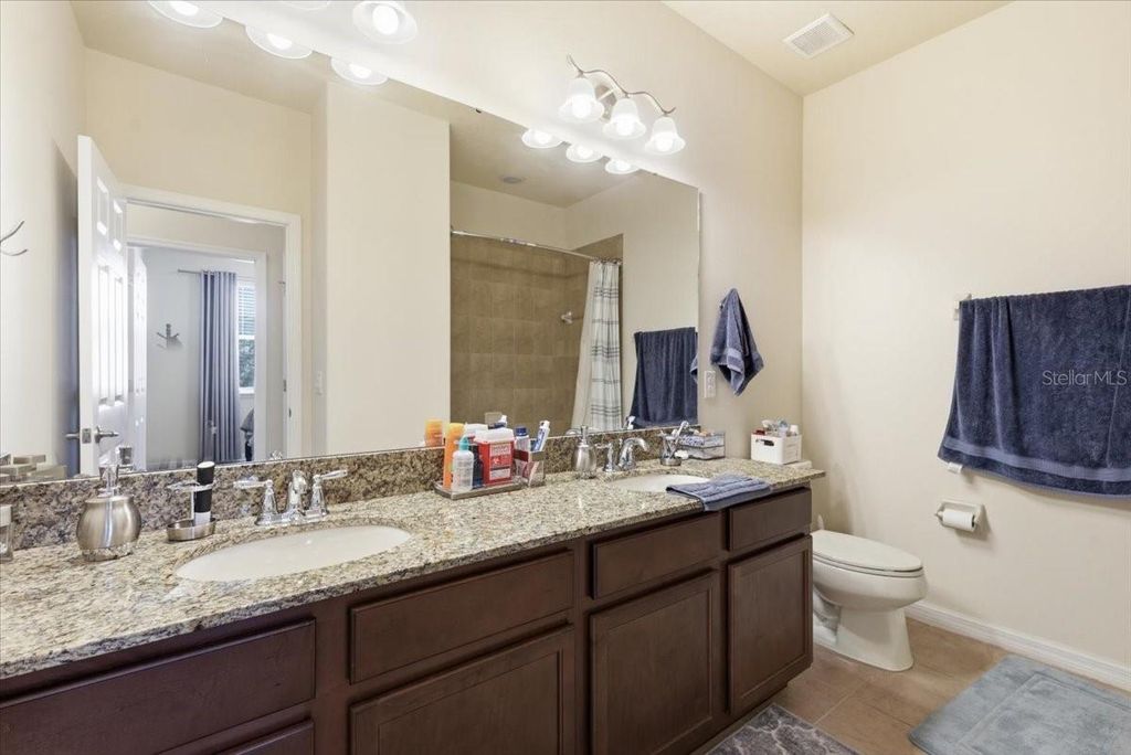 Image 17 of property listing at 4915 SOUTHLAWN AVENUE, Orlando, FL 32811